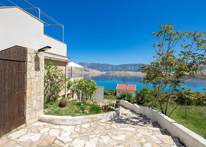 1 Bedroom Lovely In Bosana 公寓